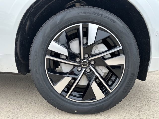 New 2026 Volvo XC60 B5 Plus w/ Climate Package image 9