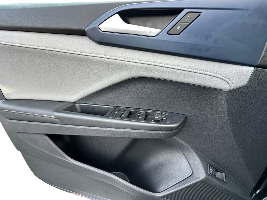 Used 2024 Volkswagen Taos SE image 11