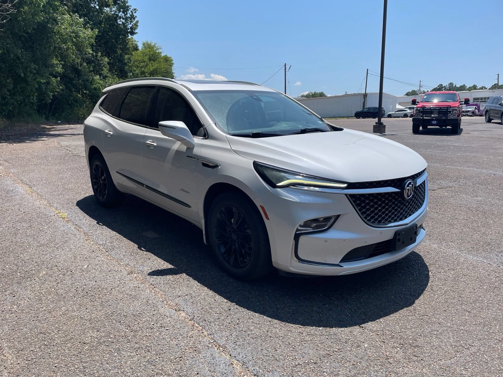Used 2022 Buick Enclave Avenir w/ Avenir Technology Package FWD image 9