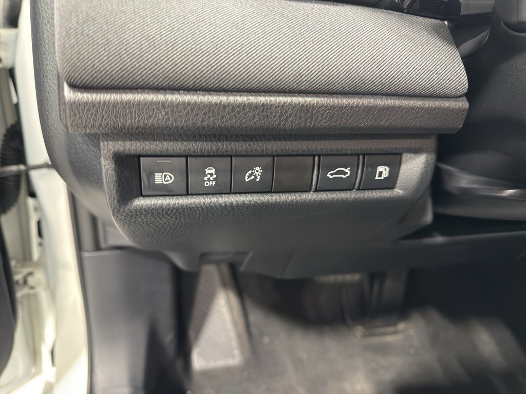 Used 2025 Toyota Camry LE image 24