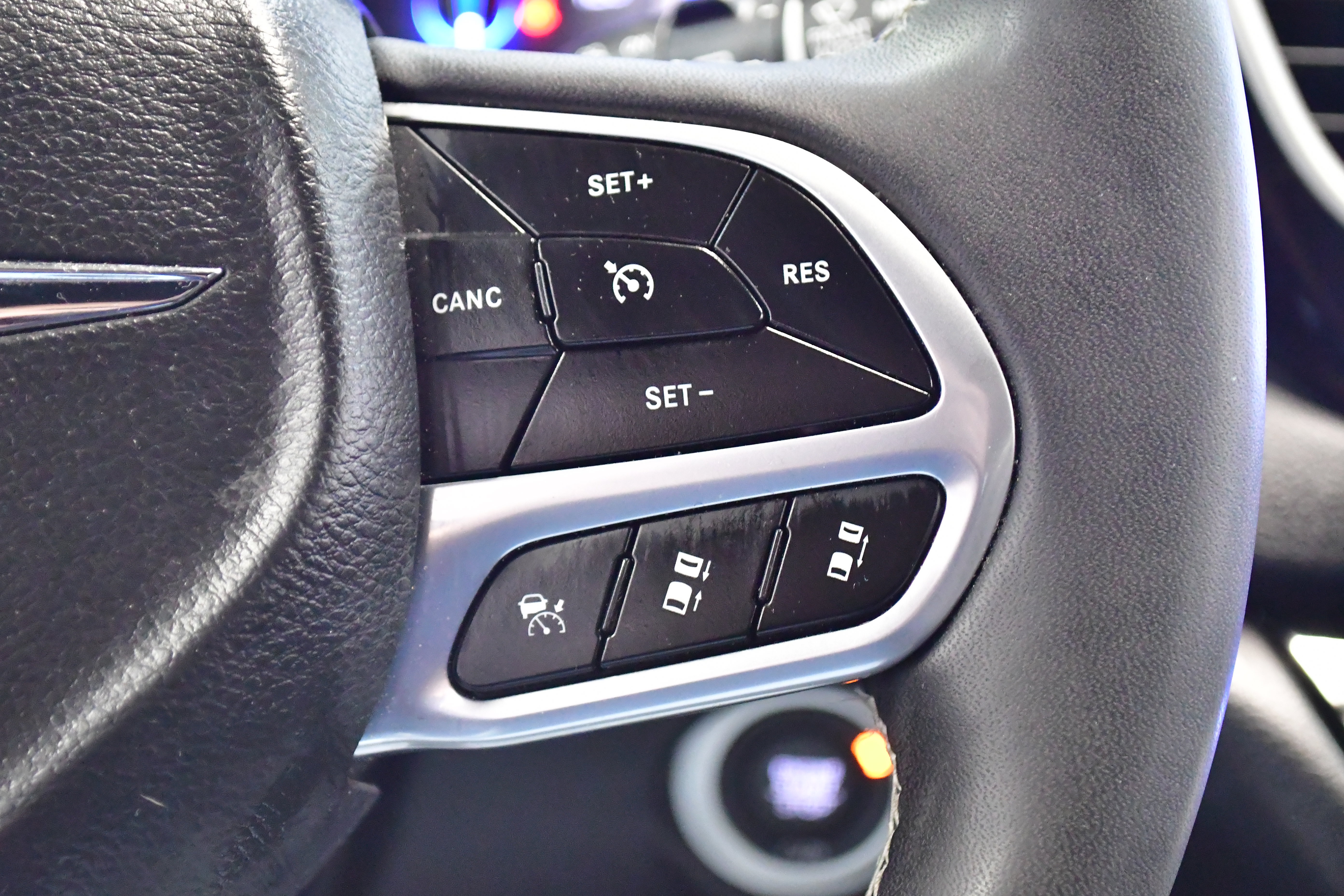 Used 2025 Chrysler Pacifica Select FWD image 26