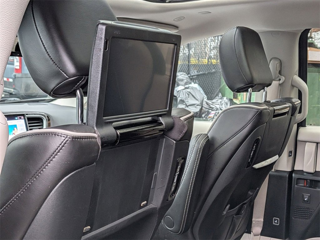 Used 2022 Chrysler Pacifica Limited w/ Uconnect Theater Family Group image 30