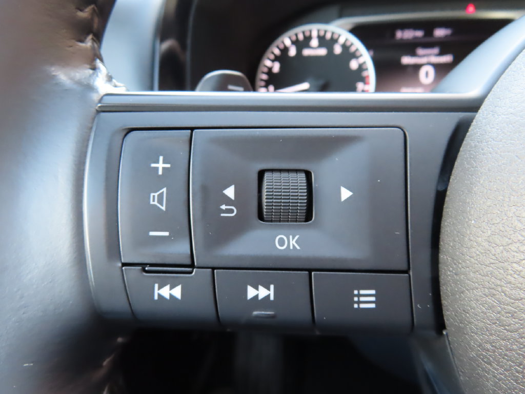 Used 2024 Nissan Pathfinder SV AWD/4WD image 11
