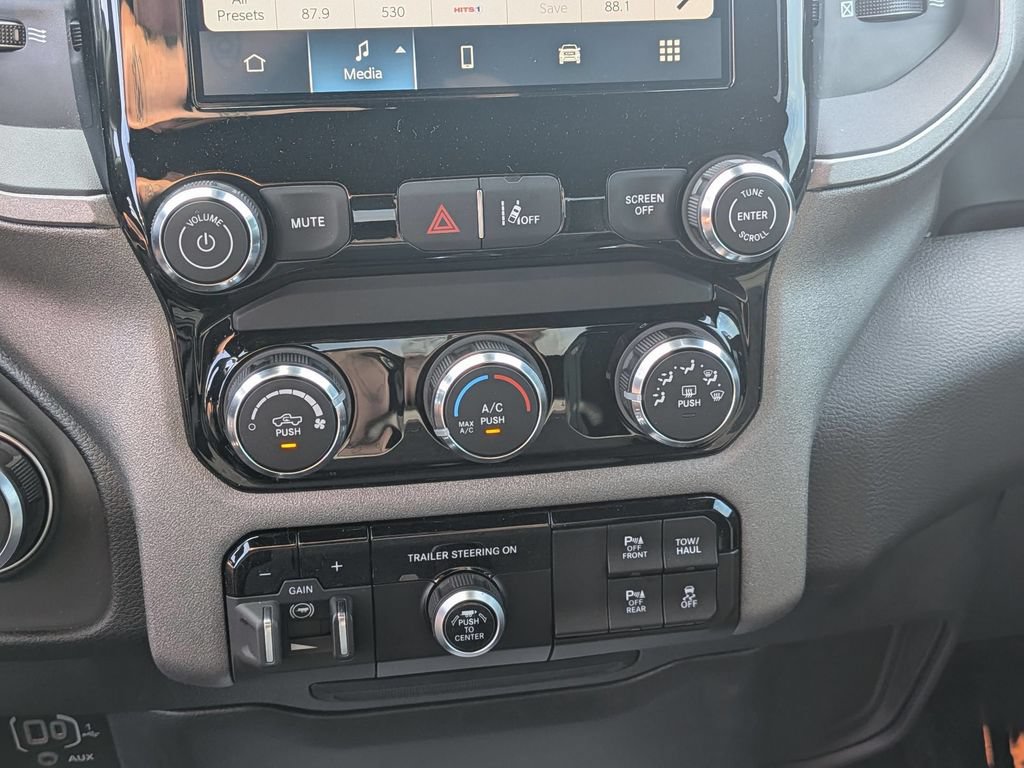 New 2026 RAM 1500 Express AWD/4WD image 19