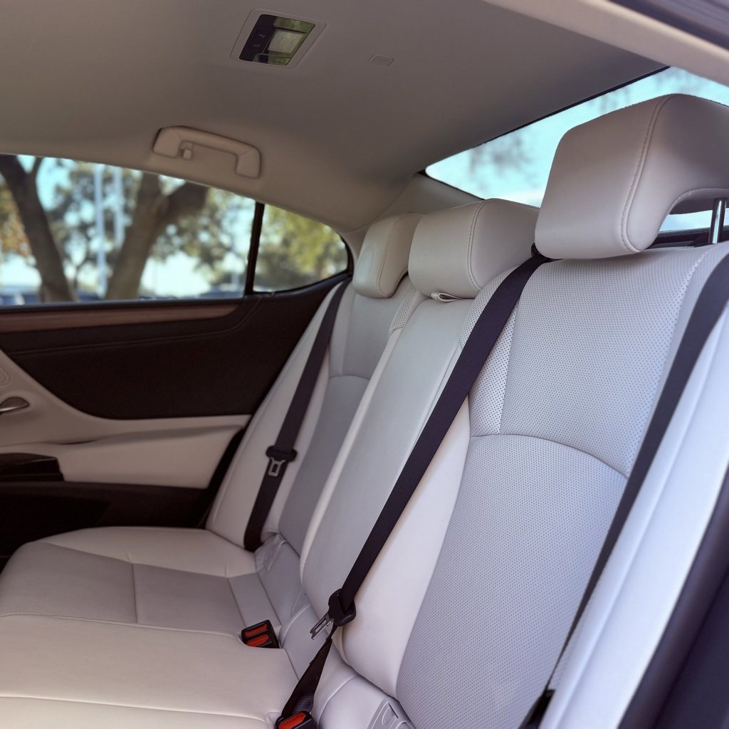 Used 2024 Lexus ES 350 w/ Premium Package image 32