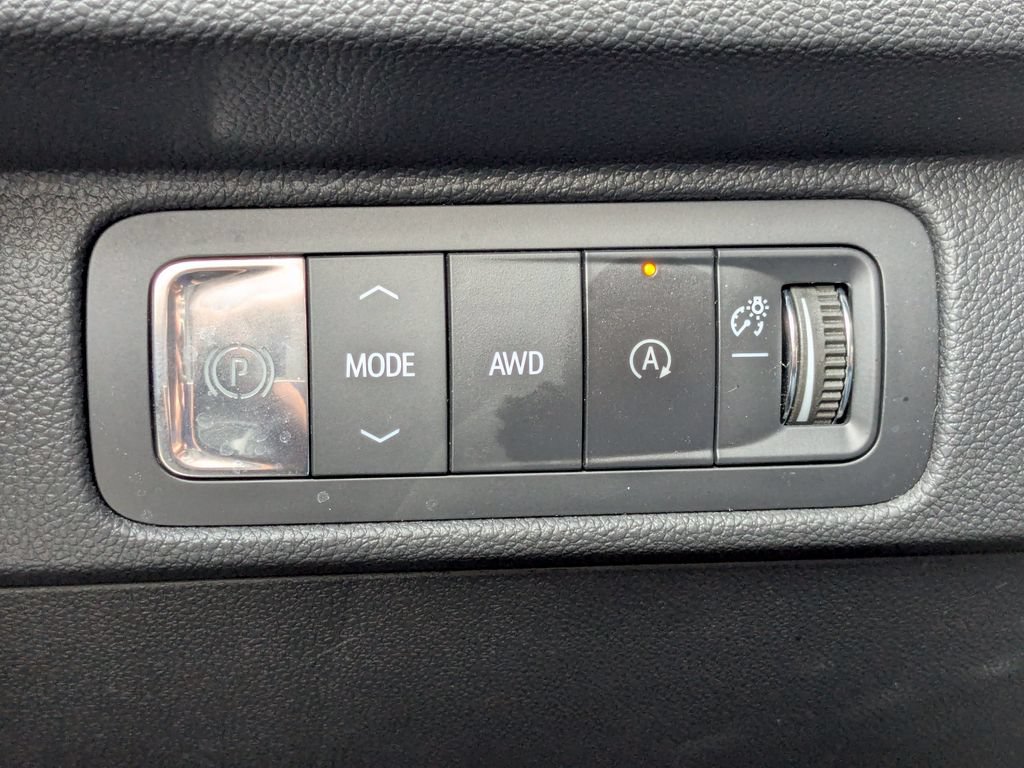 Used 2024 Chevrolet Traverse LS AWD/4WD image 36