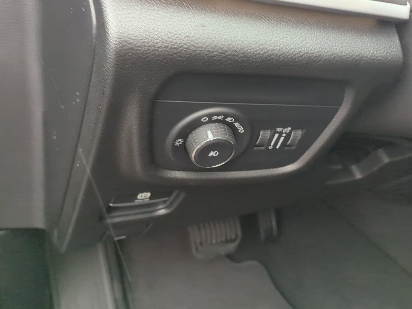 New 2025 Jeep Grand Cherokee Limited image 15