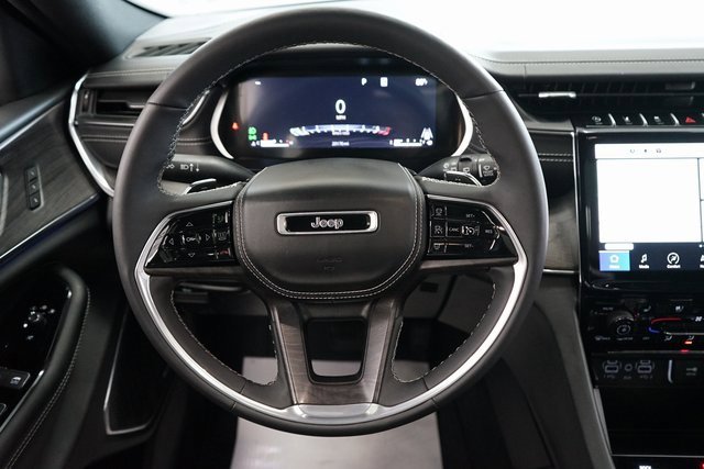 Used 2023 Jeep Grand Cherokee Overland image 32