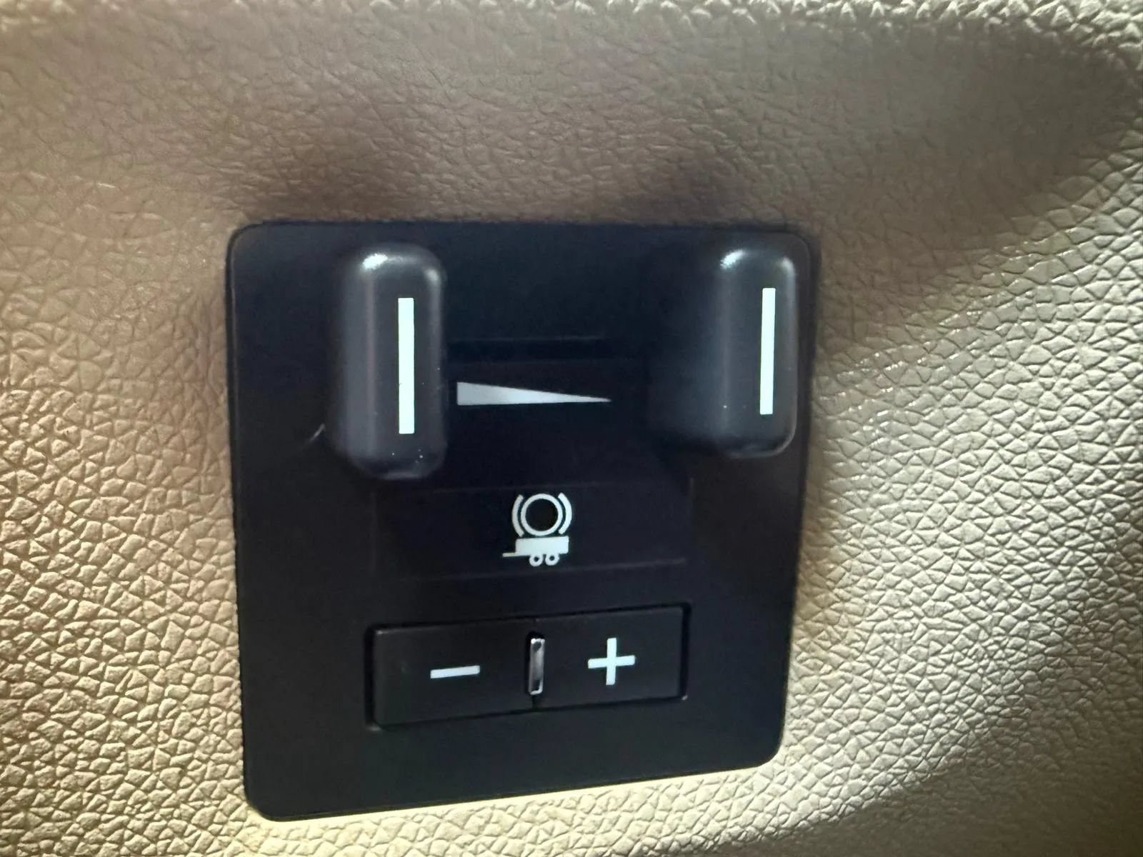 Used 2011 Chevrolet Tahoe LTZ AWD/4WD image 22