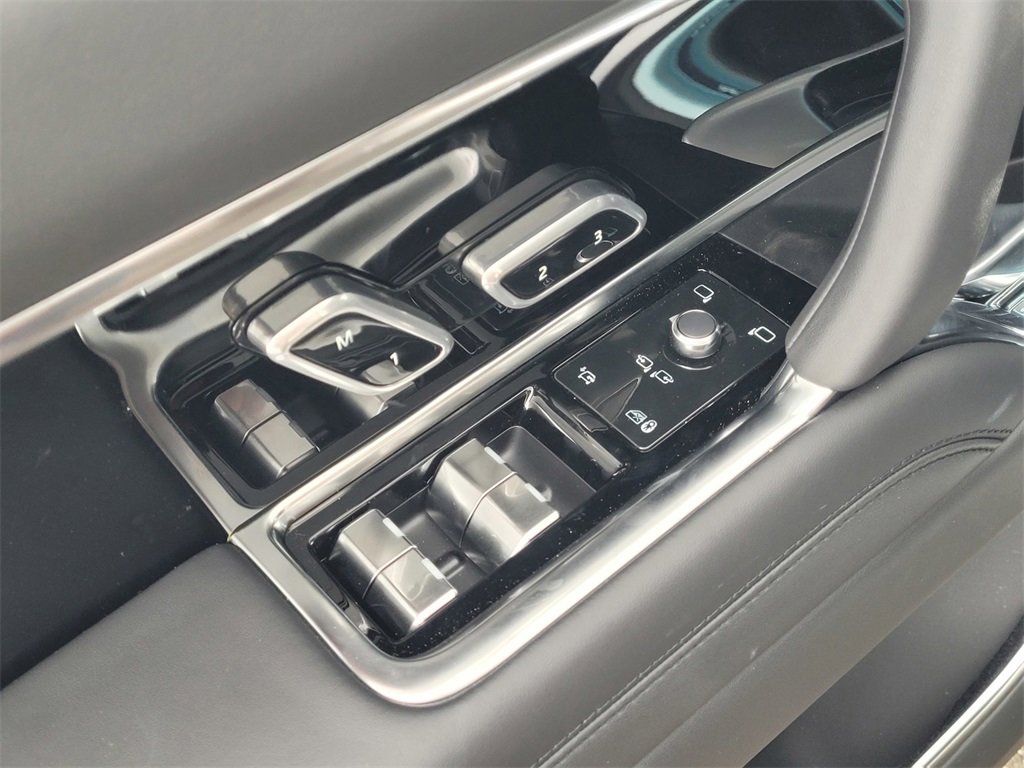 New 2025 Land Rover Range Rover SE image 12