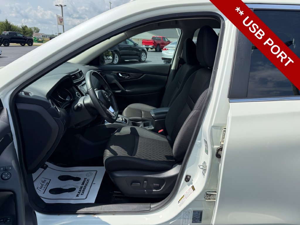 Used 2017 Nissan Rogue SV FWD image 11