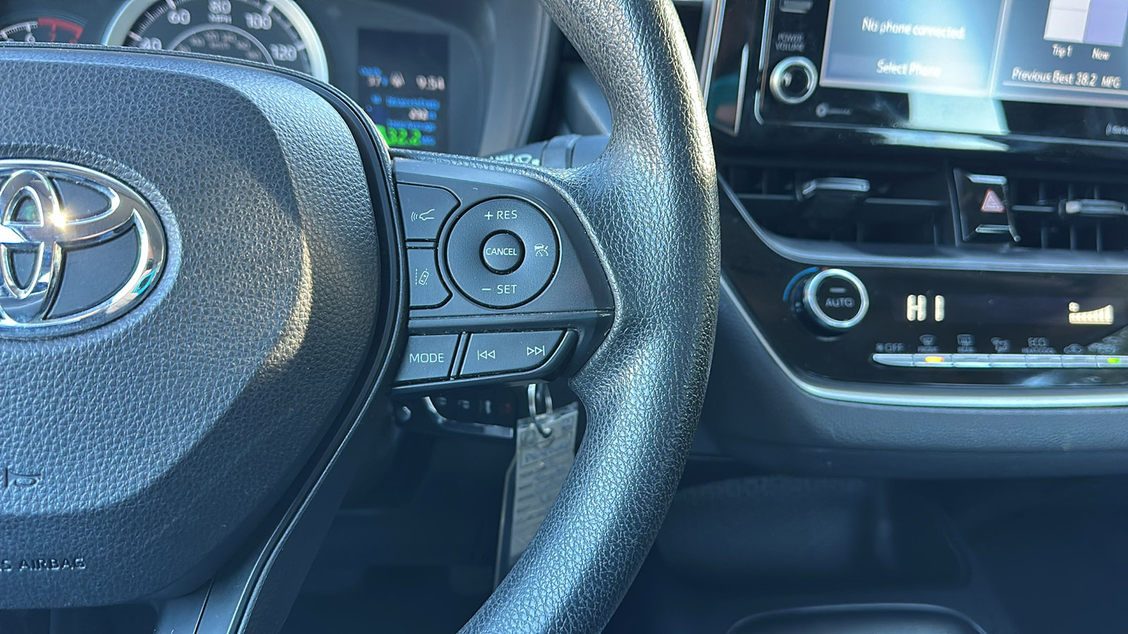 Used 2022 Toyota Corolla LE image 16