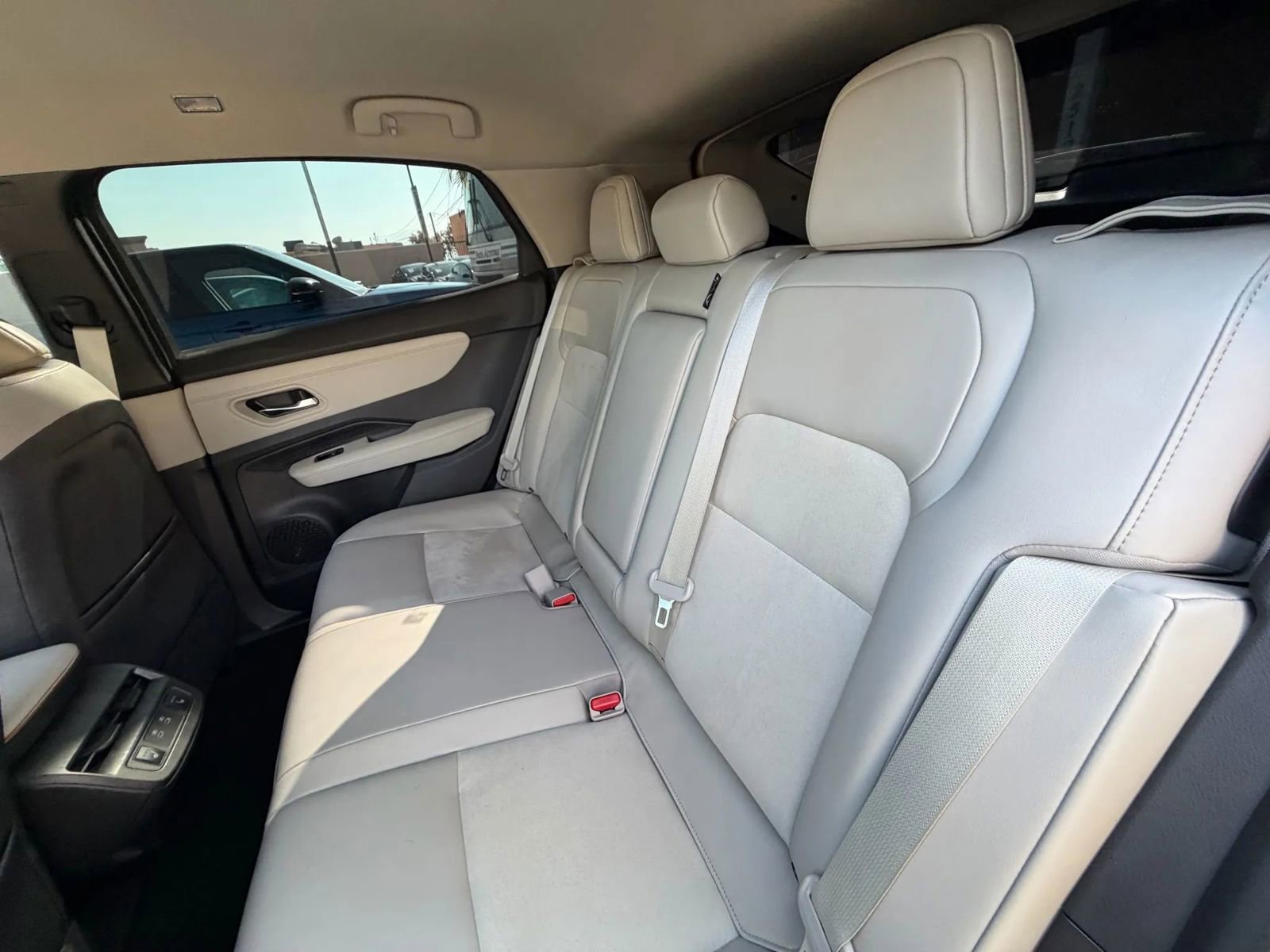 Used 2025 Nissan Ariya AWD image 29