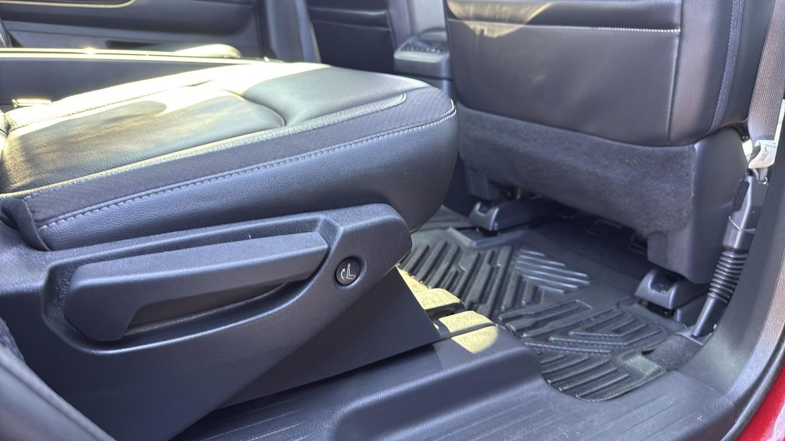 Used 2023 Nissan Pathfinder SL w/ SL Premium Package image 27