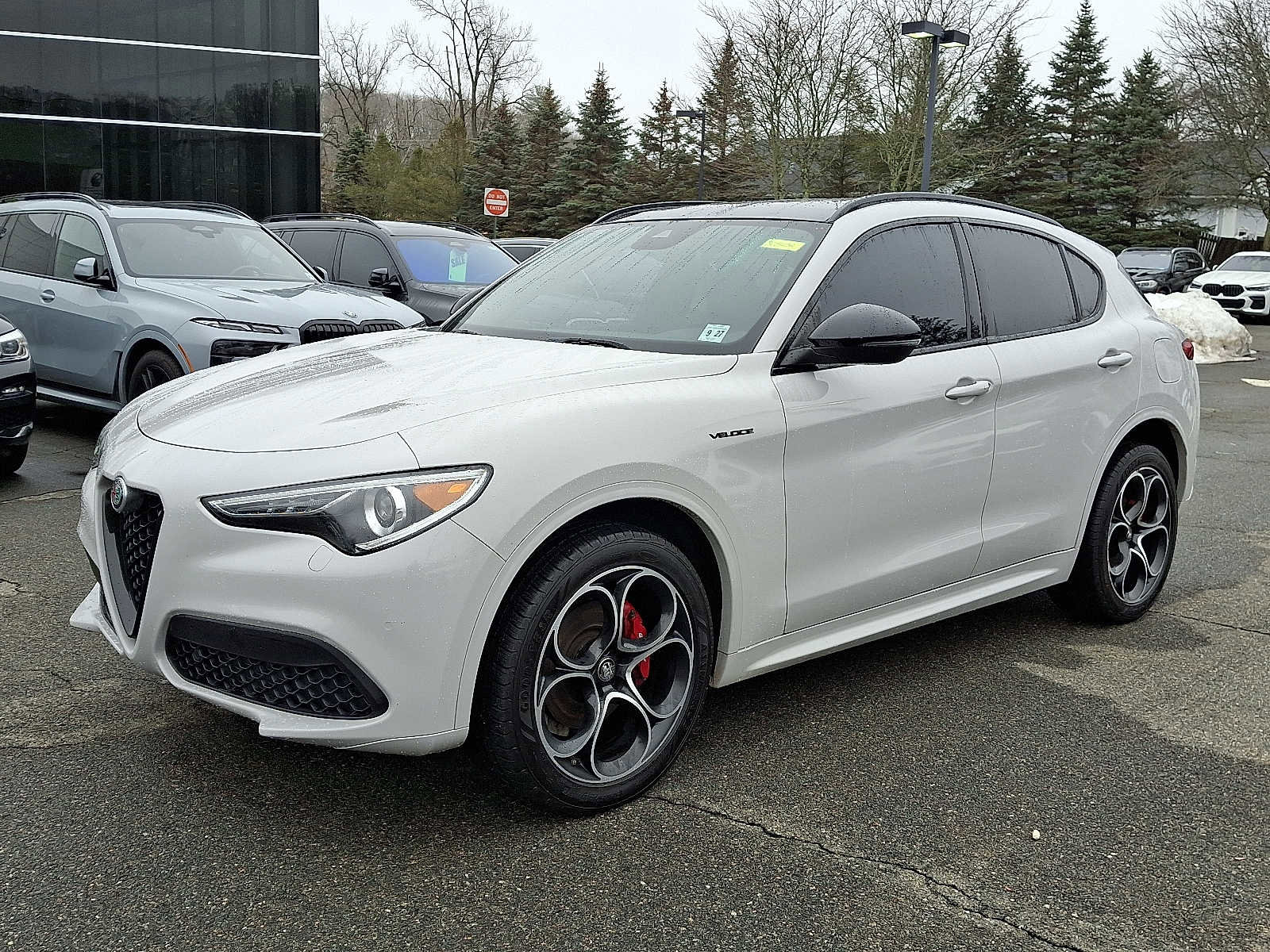 Used 2022 Alfa Romeo Stelvio Veloce image 3