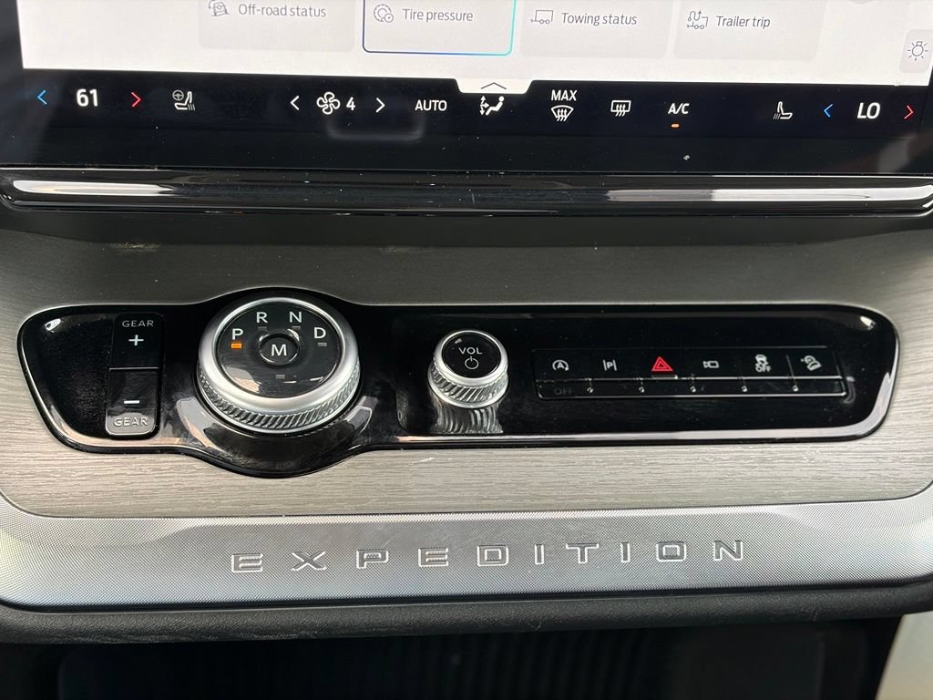 Used 2025 Ford Expedition Platinum AWD/4WD image 39