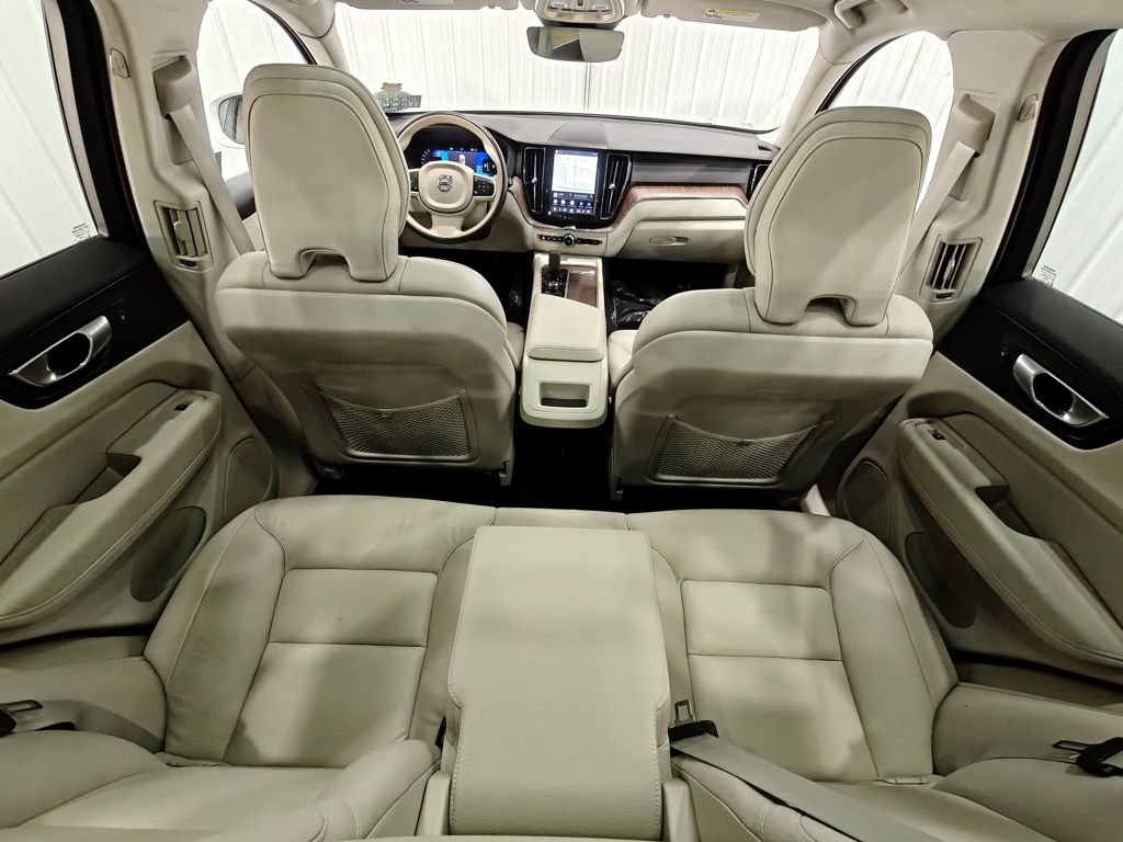 Used 2022 Volvo XC60 B5 Momentum AWD/4WD image 31