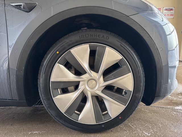 Used 2021 Tesla Model Y Long Range image 11
