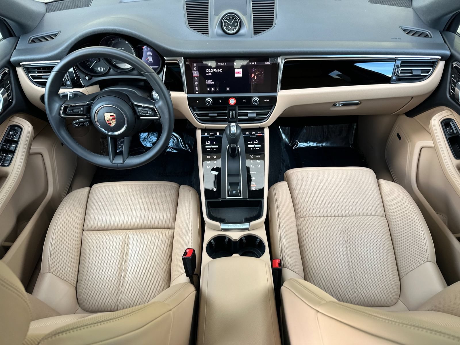 Certified 2026 Porsche Macan AWD/4WD image 6