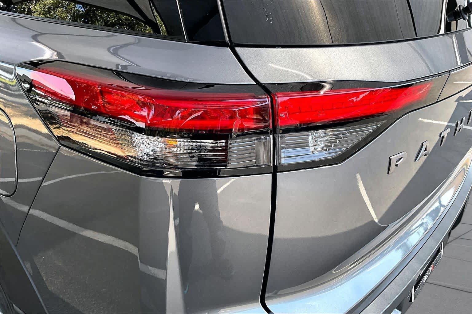 New 2026 Nissan Pathfinder SL FWD image 14