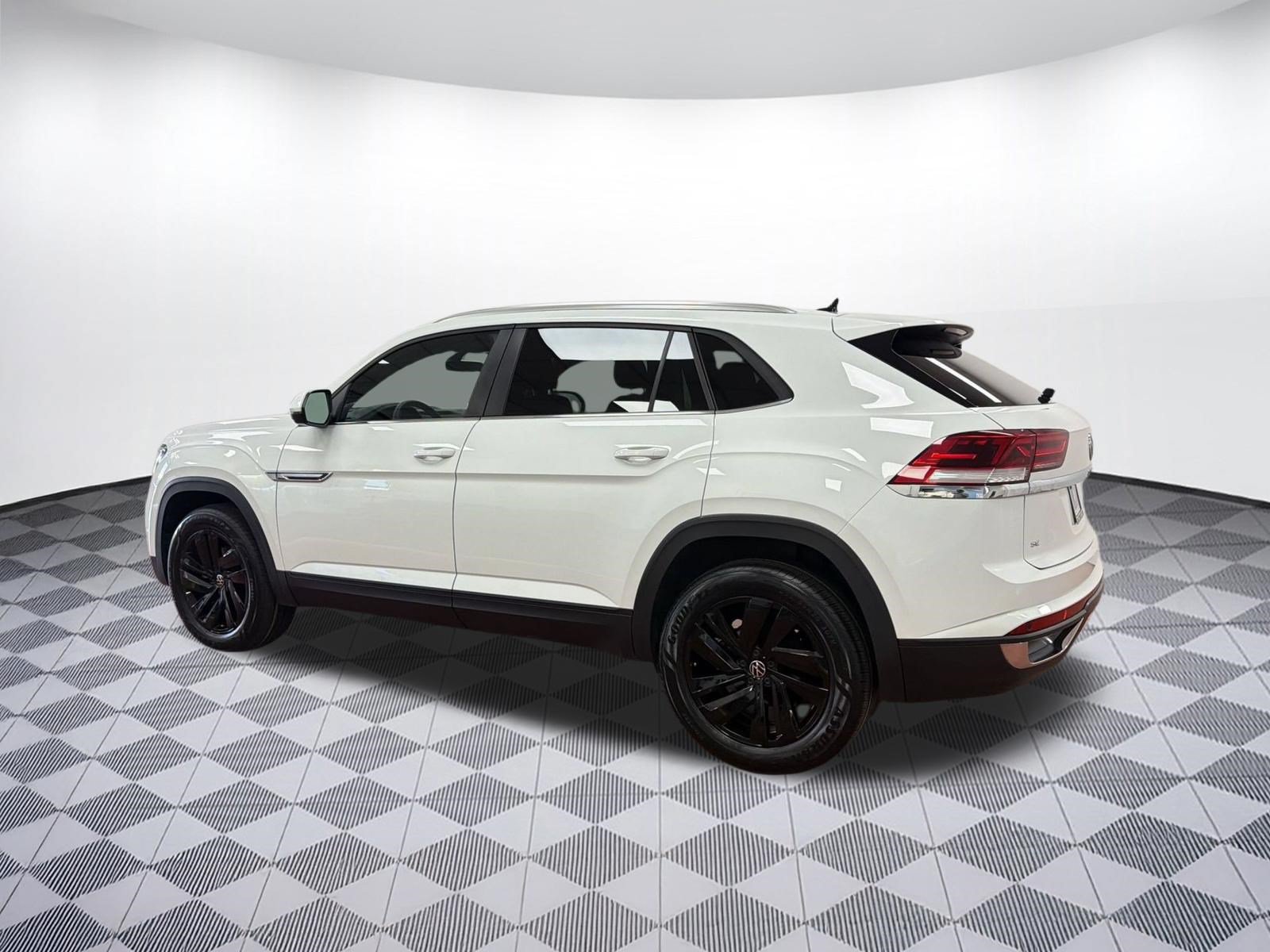 Used 2023 Volkswagen Atlas Cross Sport SE w/ Black Wheel Package AWD/4WD image 3