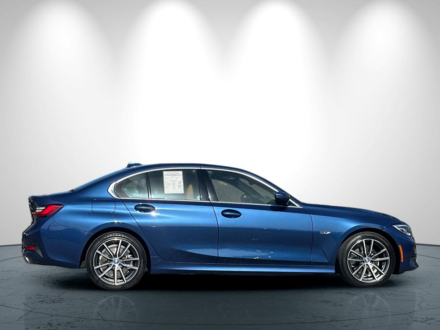 Used 2022 BMW 330e w/ Driving Assistance Package RWD image 3