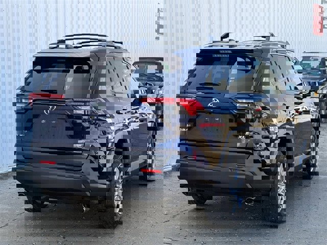 Used 2023 Toyota RAV4 XLE image 4