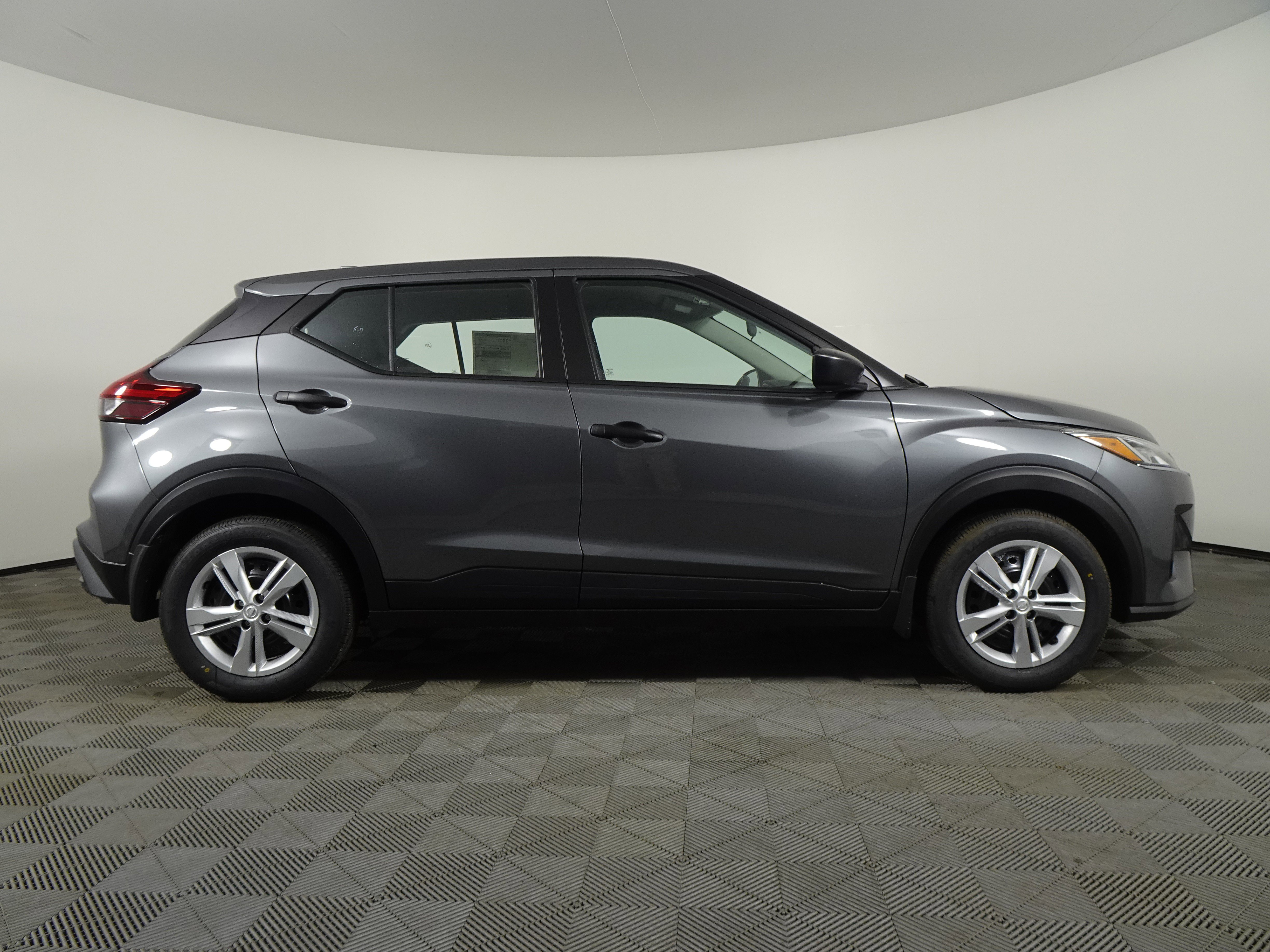 New 2025 Nissan Kicks Play S image 2