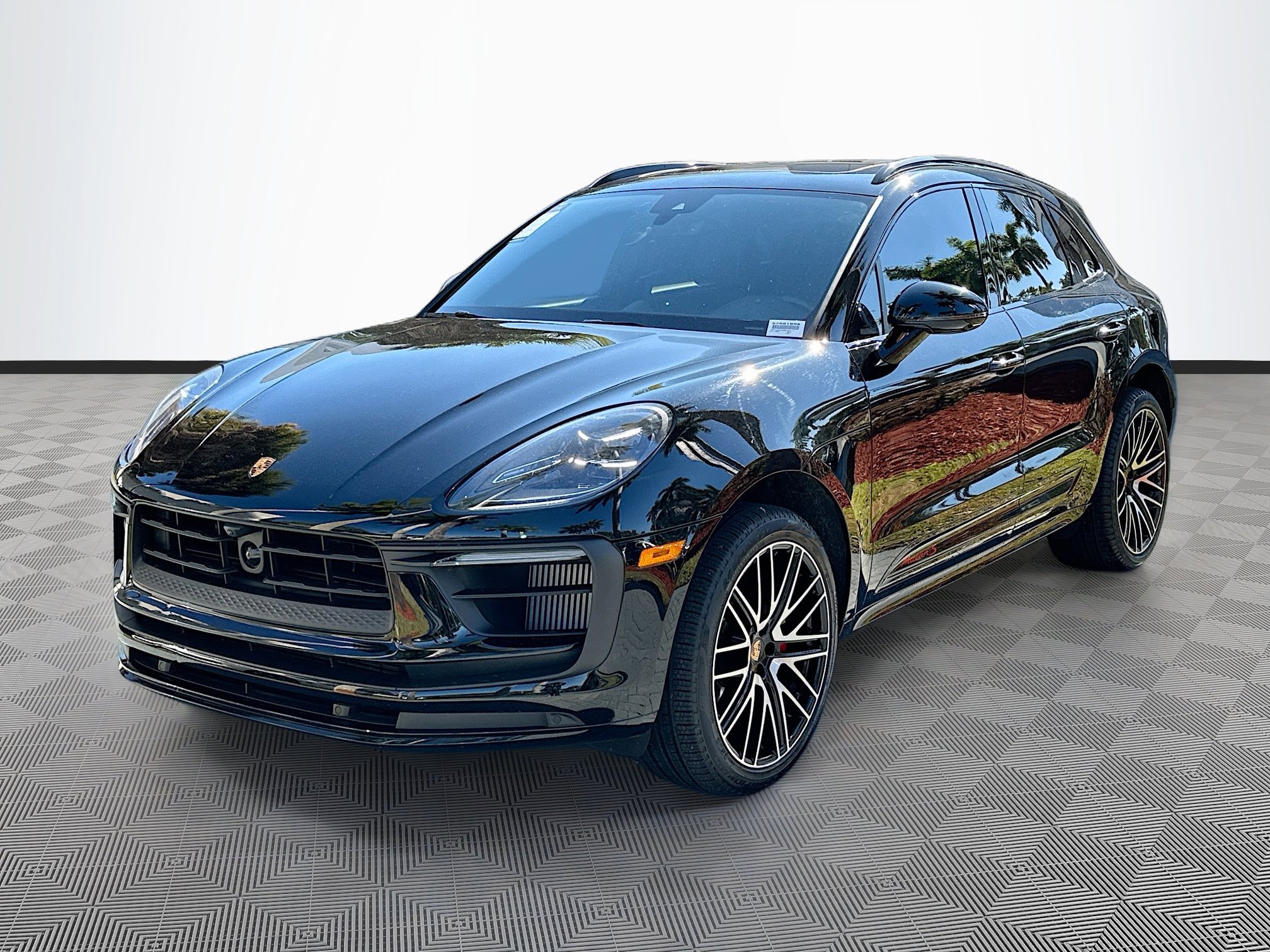 Used 2024 Porsche Macan S AWD/4WD image 3