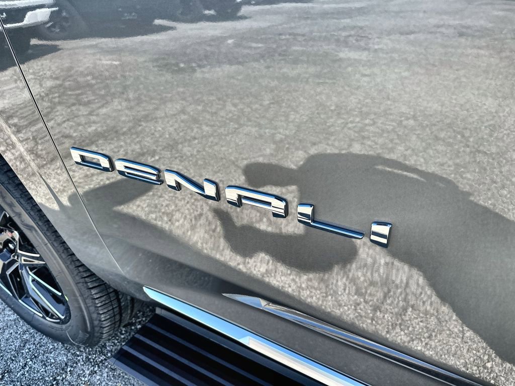 New 2026 GMC Yukon Denali w/ Denali Reserve Package image 14