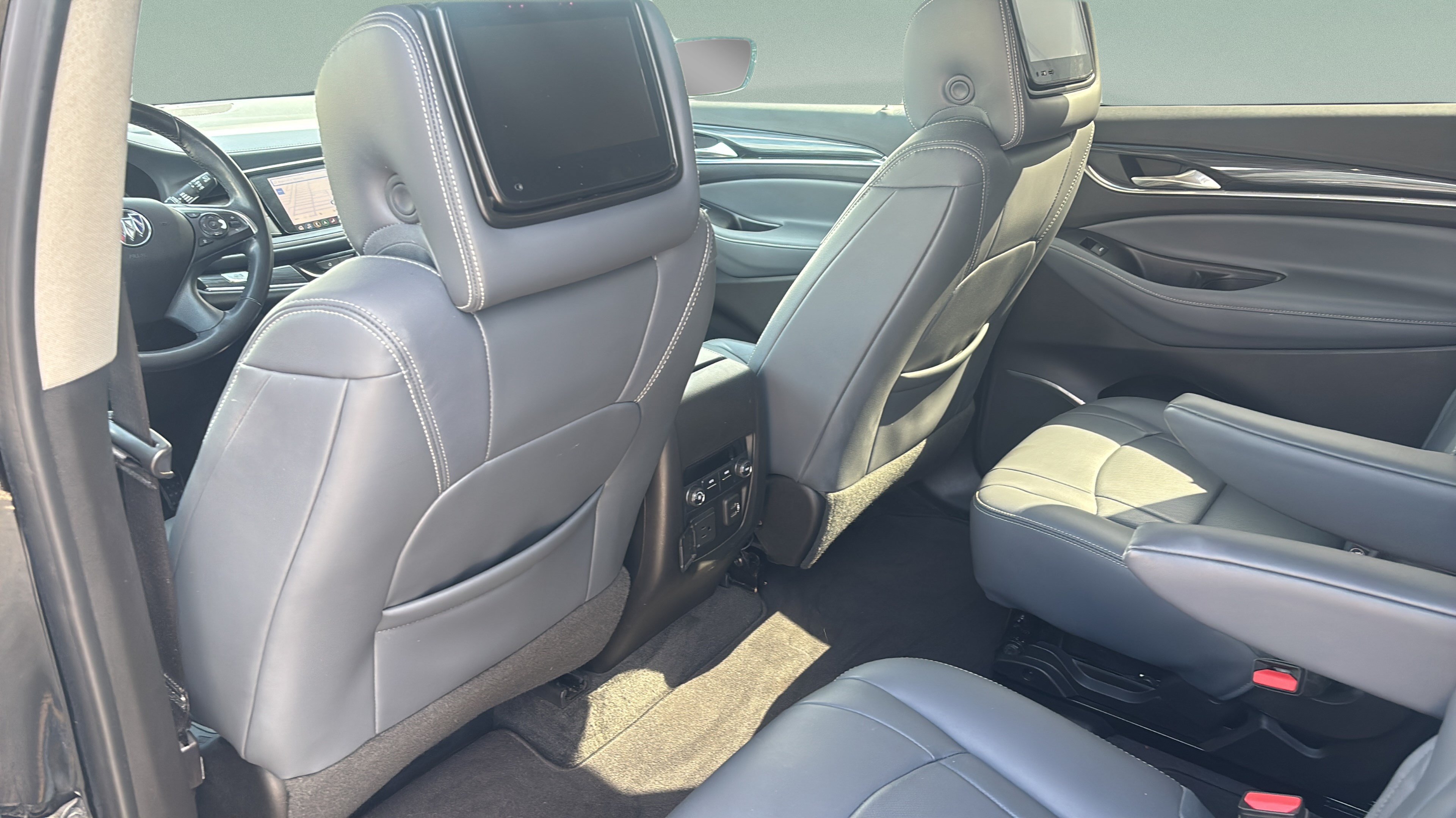 Used 2020 Buick Enclave Essence w/ Sport Touring Edition FWD image 12