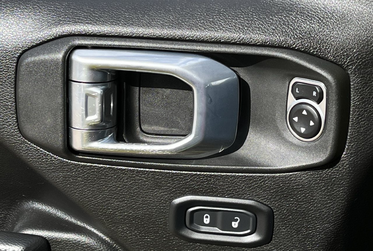 Used 2022 Jeep Wrangler Unlimited Sport AWD/4WD image 21