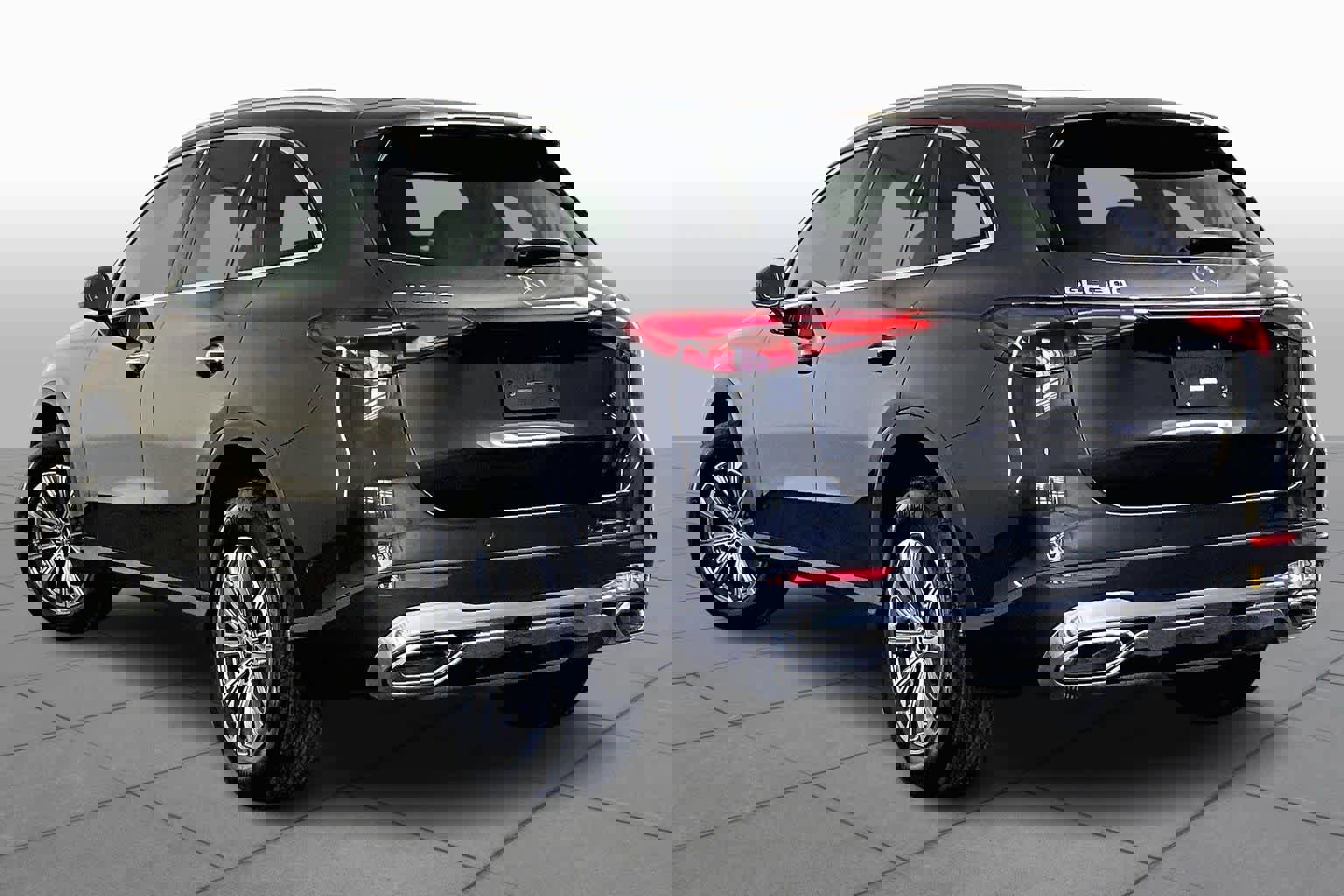 Used 2025 Mercedes-Benz GLC 300 4MATIC image 13