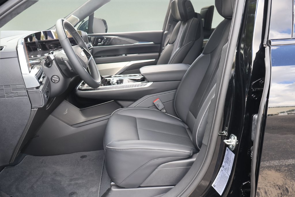 New 2026 Cadillac Escalade IQ Luxury 2 w/ LPO, Floor Liner Package AWD/4WD image 10