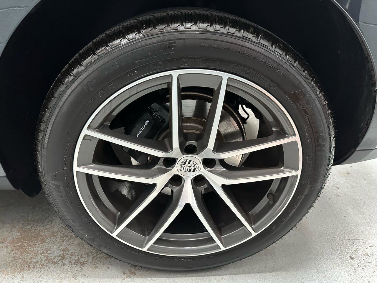 Used 2024 Porsche Macan w/ Premium Plus Package AWD/4WD image 25