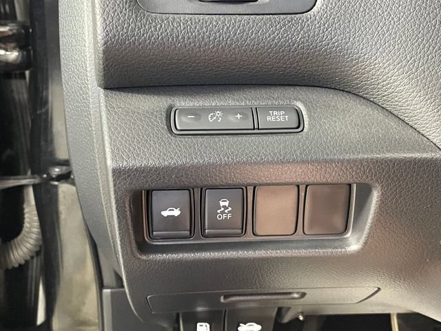 Used 2017 Nissan Altima 2.5 SR w/ Midnight Edition Package FWD image 13