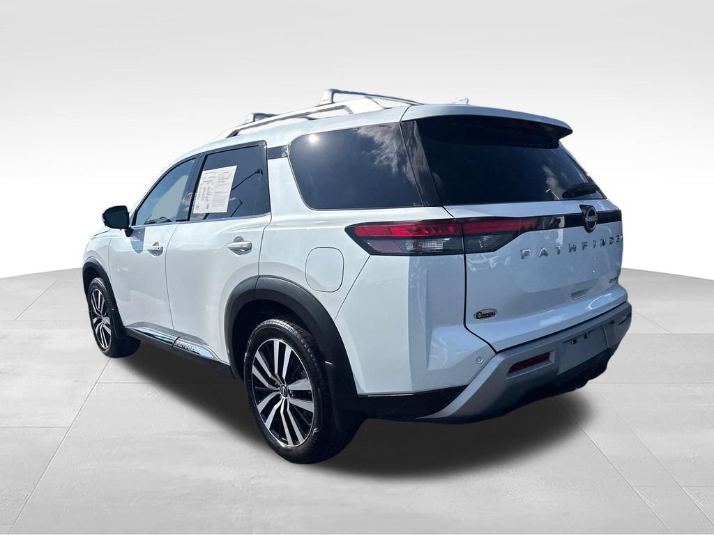 Used 2025 Nissan Pathfinder Platinum FWD image 3