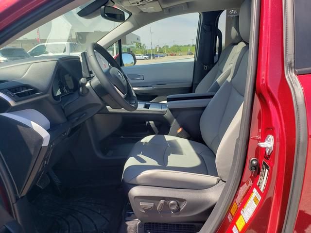 New 2026 Toyota Sienna XLE FWD image 10