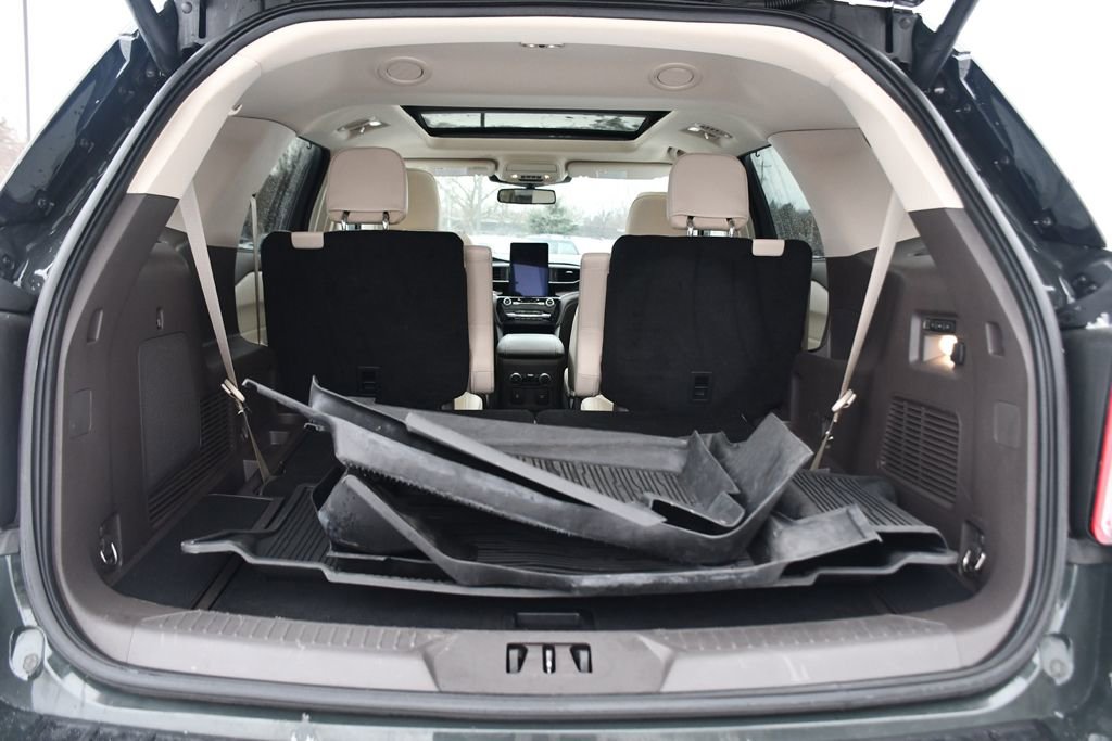 Used 2023 Ford Explorer Platinum w/ Technology Package image 19