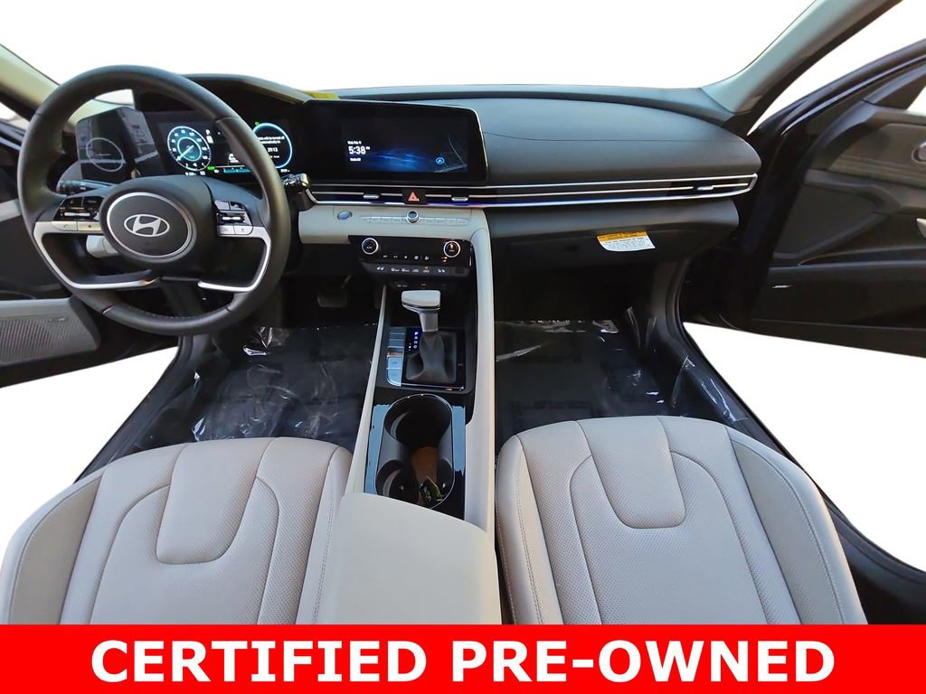 Certified 2025 Hyundai Elantra Limited image 9