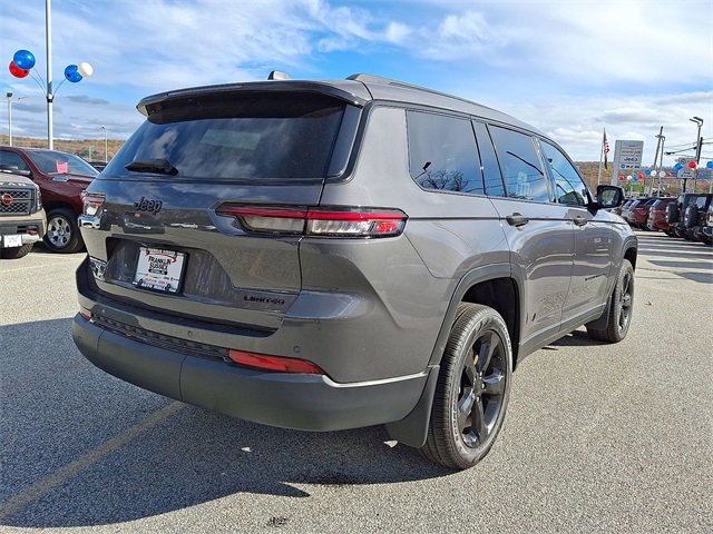 Used 2025 Jeep Grand Cherokee L Limited w/ Black Appearance Package image 25