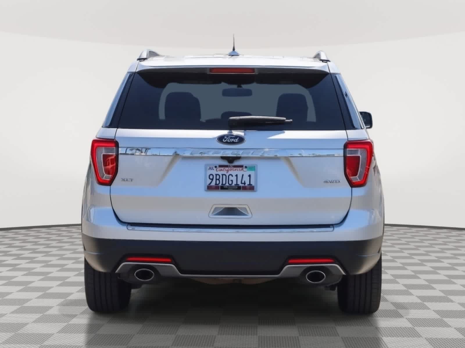 Used 2018 Ford Explorer XLT w/ Equipment Group 201A AWD/4WD image 8