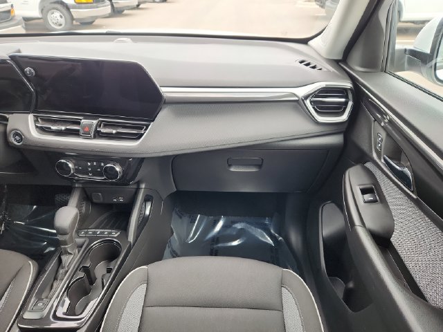 Used 2025 Chevrolet TrailBlazer LT AWD/4WD image 23