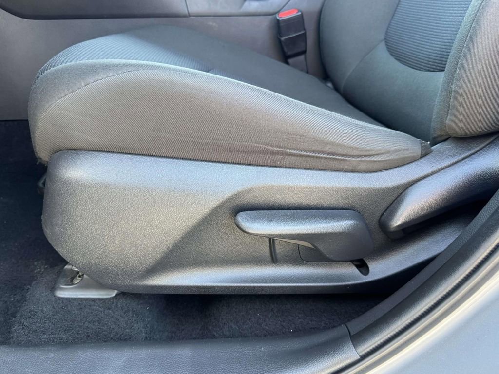 Used 2024 Toyota RAV4 LE AWD/4WD image 18