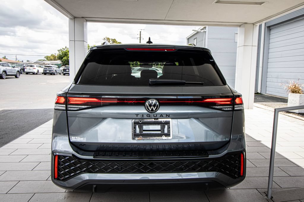 New 2026 Volkswagen Tiguan SE R-Line FWD image 19