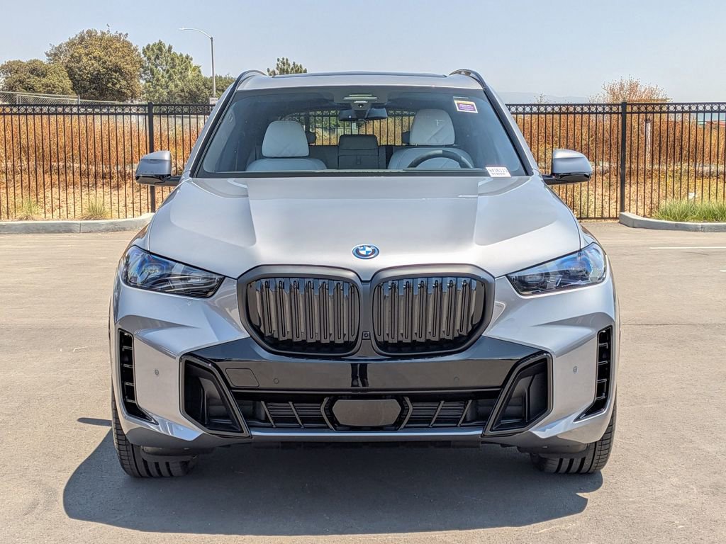 New 2026 BMW X5 xDrive50e w/ M Sport Package AWD/4WD image 4