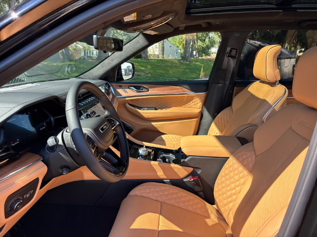 New 2027 Jeep Grand Cherokee Summit AWD/4WD image 2