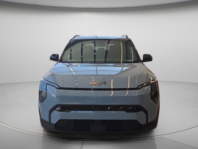 New 2027 Kia EV3 Wind FWD image 2