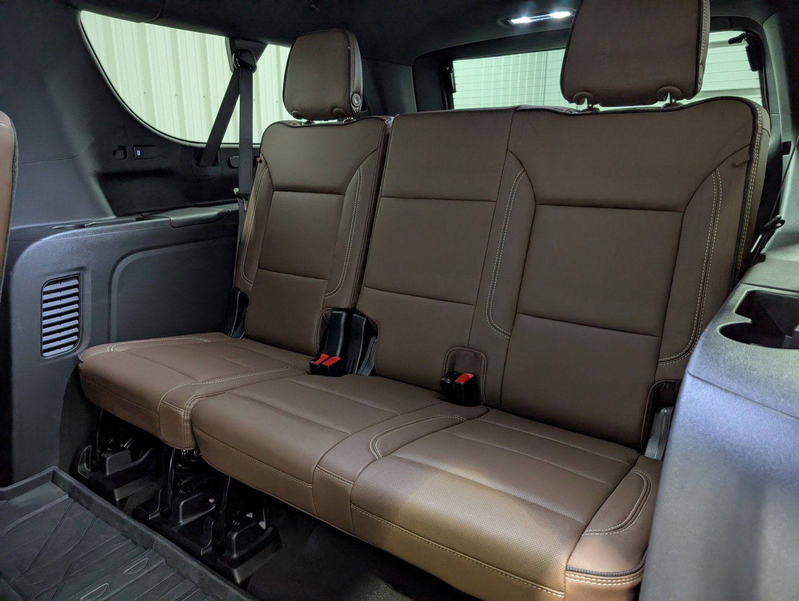 Used 2025 Chevrolet Suburban High Country image 10