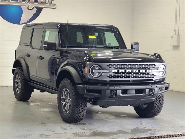 New 2025 Ford Bronco Badlands image 3